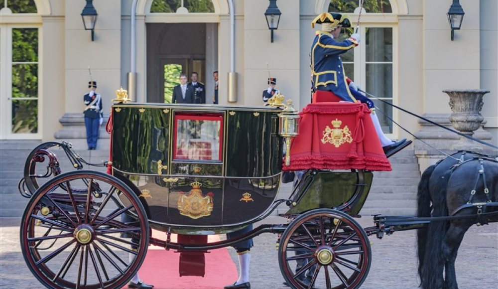 Koning ontvangt geloofsbrieven ambassadeurs