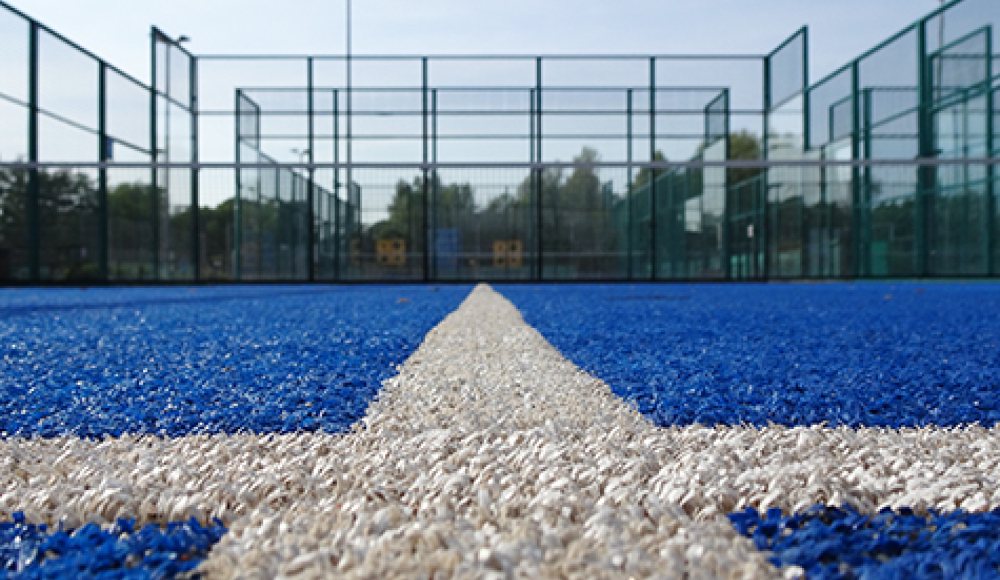 Speel een potje padel op één van de banen van Padelcentrum Leeuwenbergh