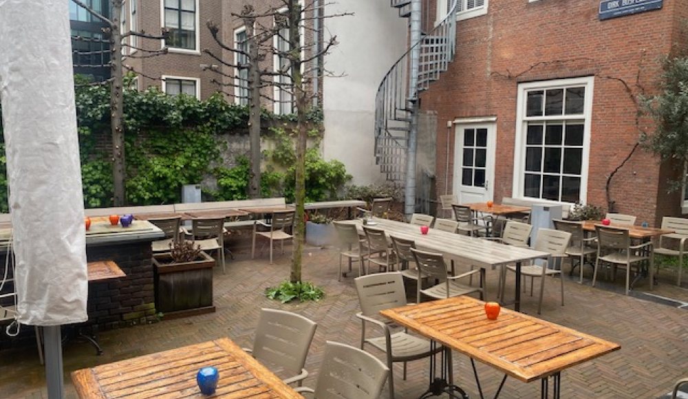 Binnentuin Pulchri Studio in Den Haag