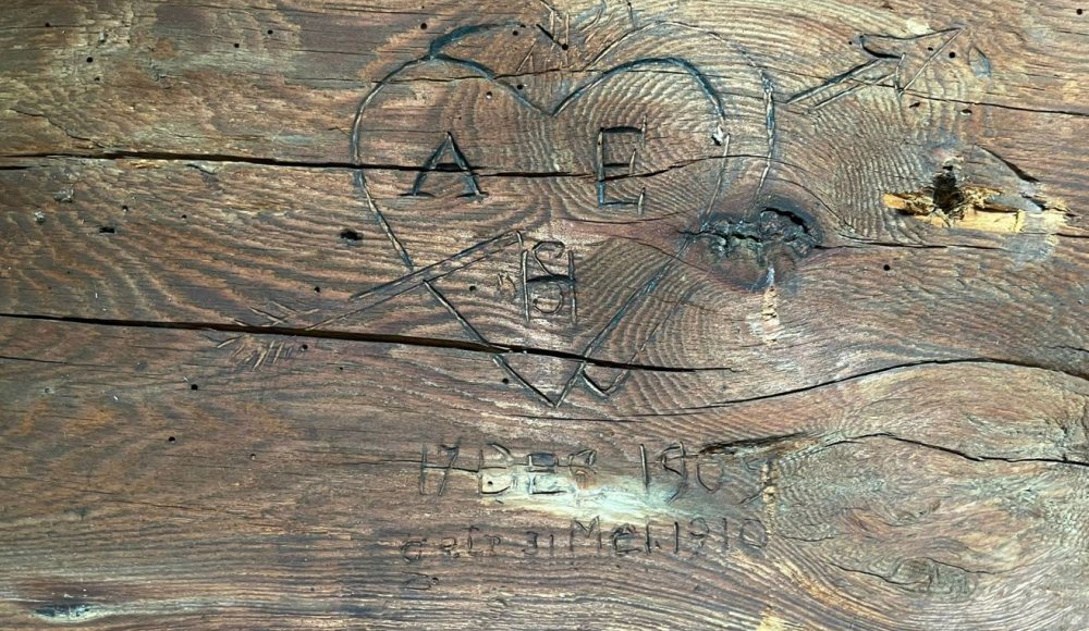 Hart in hout op zolder van Kasteel Duivenvoorde Hart in hout op zolder van Kasteel Duivenvoorde