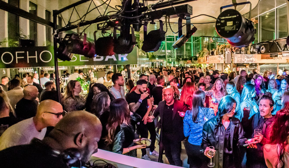 Geniet van de lekkerste drankjes en proost op het weekend tijdens The Social Drink Geniet van de lekkerste drankjes en proost op het weekend tijdens The Social Drink