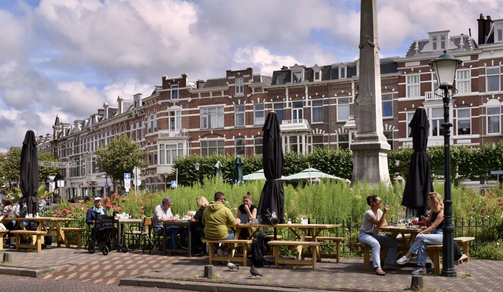 Terras van Café Emma op het Regentesseplein 