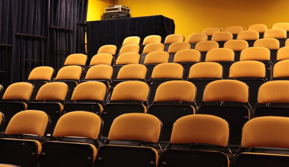 Tribune Gele Zaal van Theater de Vaillant