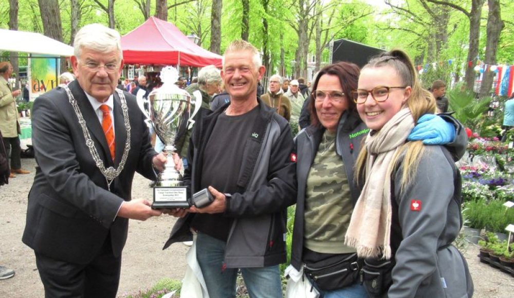 Geraniummarkt prijsuitreiking 2022 burgemeester Van Zanen Geraniummarkt prijsuitreiking 2022 burgemeester Van Zanen