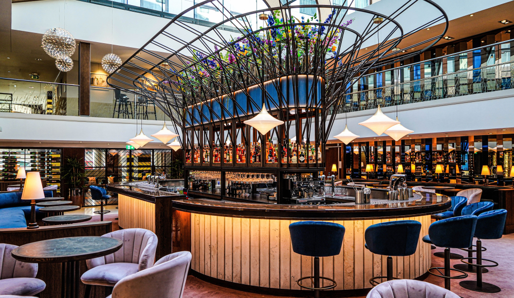 Deze spectaculaire bar staat midden in restaurant BlueBlood.