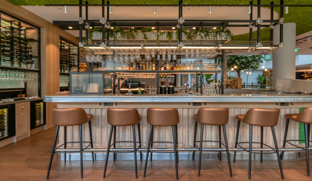 VOCO Bar and high chairs