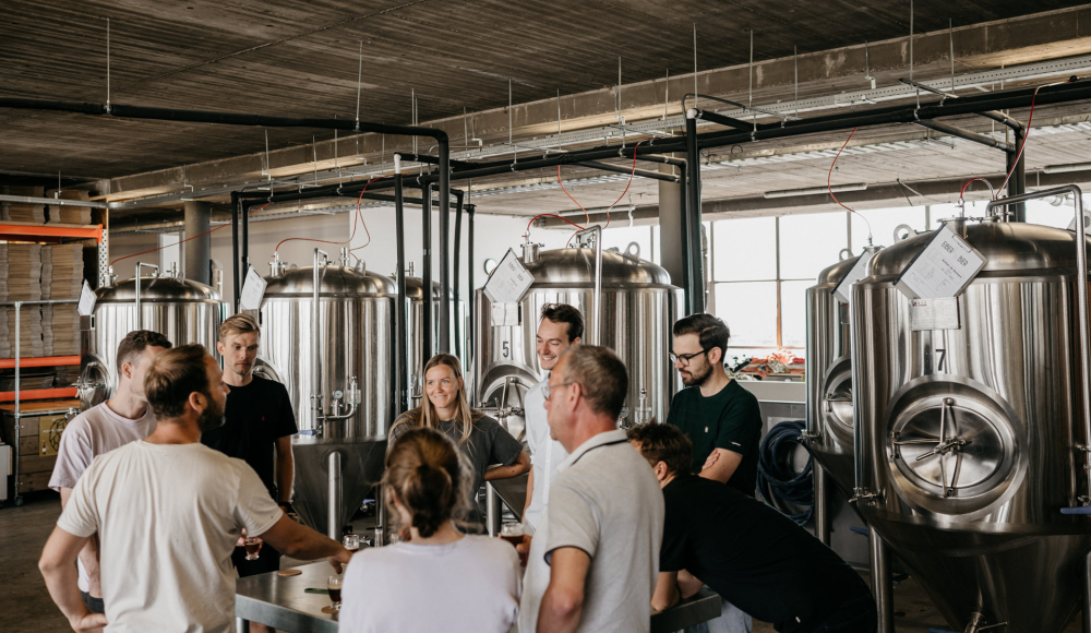 Deelnemers aan de Bierproeverij in de brouwerij van Eiber Bier Deelnemers aan de Bierproeverij in de brouwerij van Eiber Bier