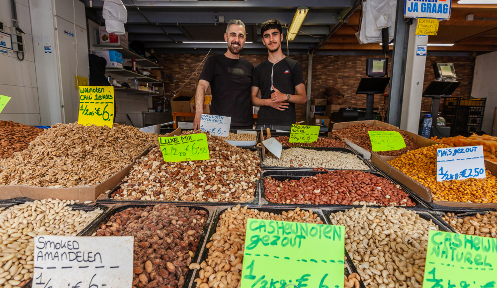 Notenkraam op de Haagse Markt Notenkraam op de Haagse Markt