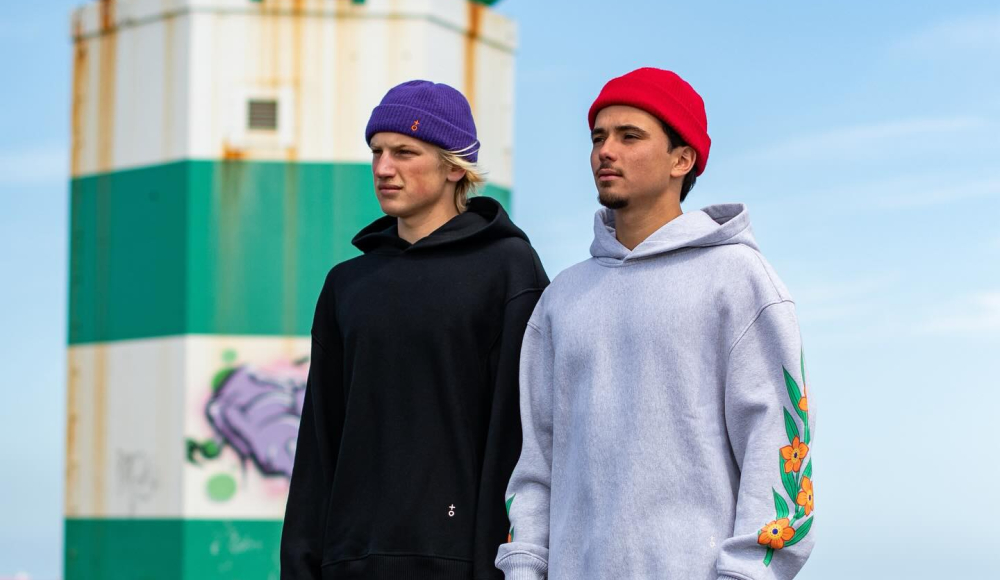 Twee jongens op het havenhoofd Twee jongens op het havenhoofd