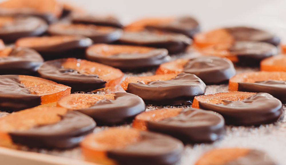 Schijfjes chocola meteen sinaasappelrandje