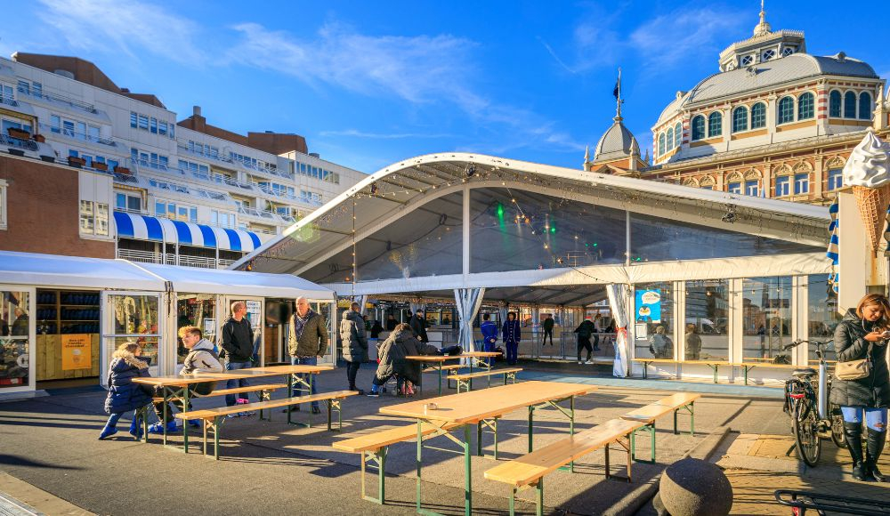 Overdekte schaatsbaan in Scheveningen