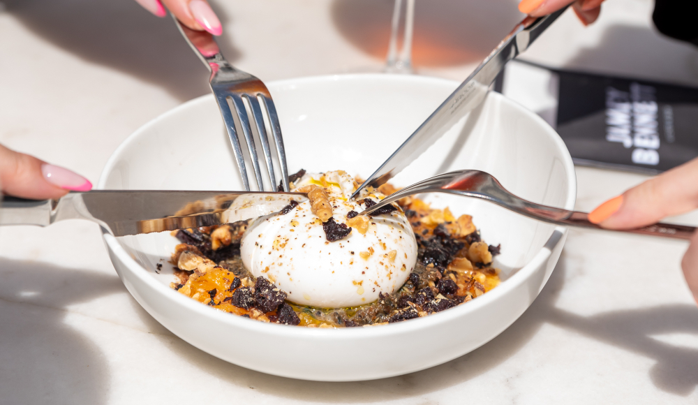 Close-up van Burrata voorgerecht