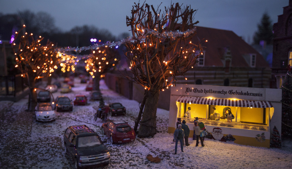 Besneeuwde en verlichte miniaturen in Madurodam 