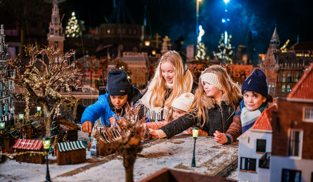 Kinderen hebben het naar hun zin in Madurodam