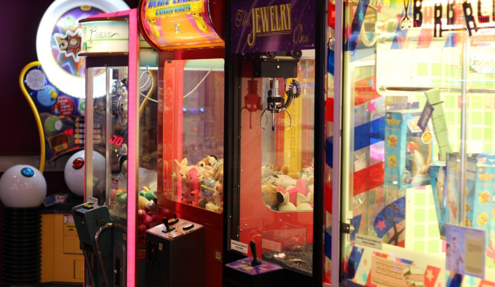 Funland Scheveningen speelautomaten op een rij