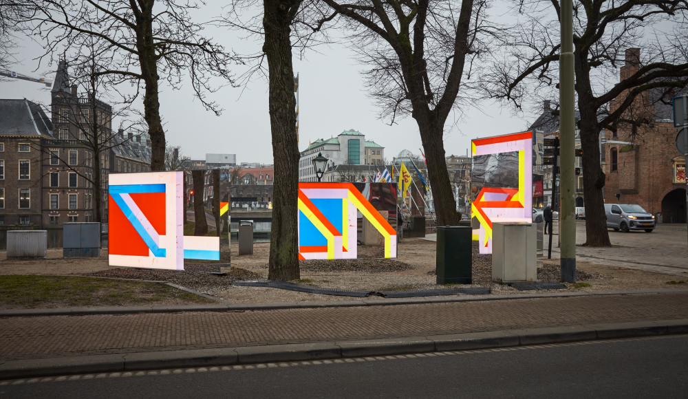 Kunstinstallatie op de Lange Vijverberg genaamd: Enter the Cube door Marleen Sleeuwits