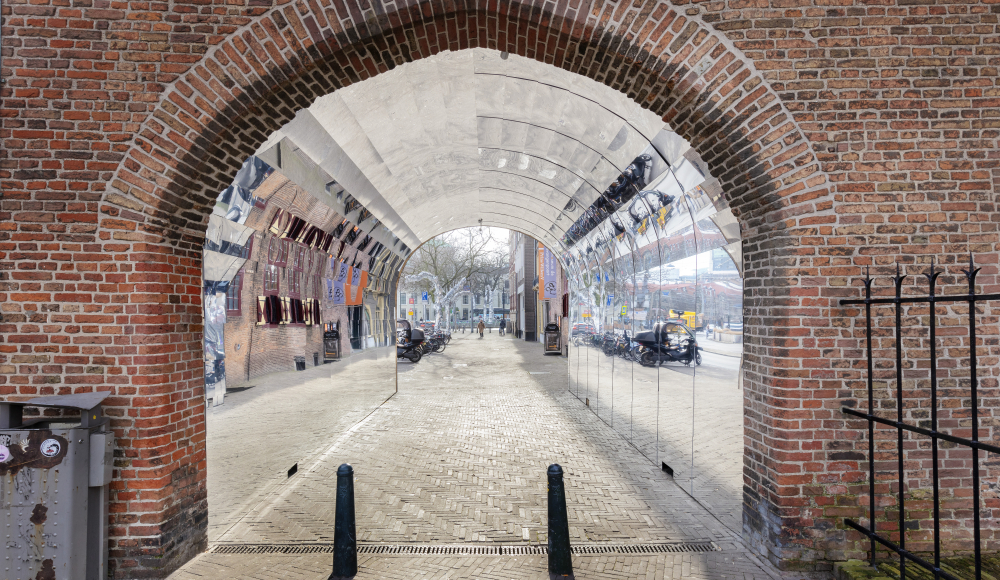 Spiegels rondom de gevangenpoort in Den Haag