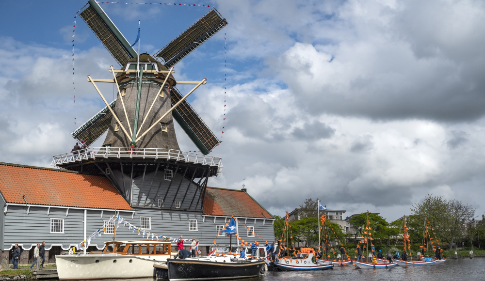 Houtzaagmolen De Salamander - versierde schepen