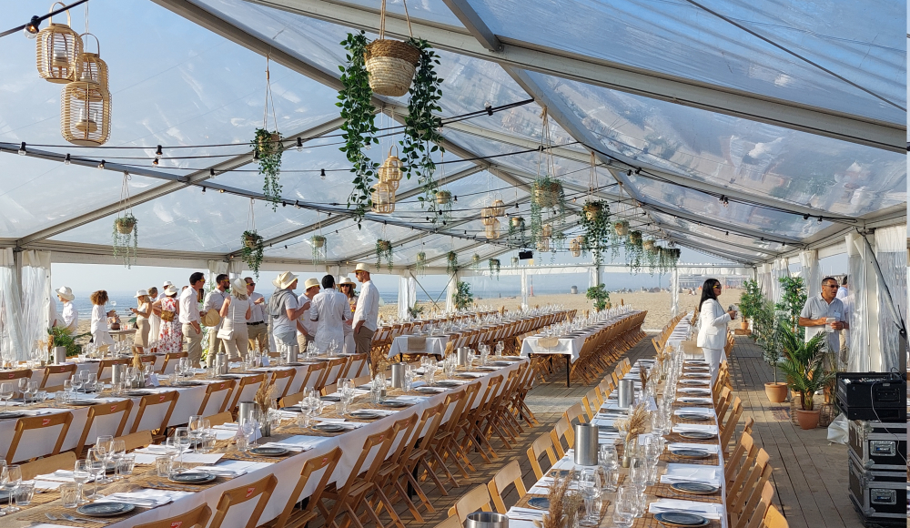 Diner op het strand door DMC The Hague