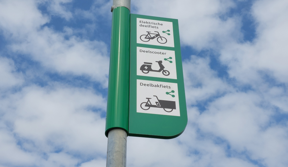Hub_DenHaag_detail picotogram_deelvervoer_deelscooter_deelfiets. Foto Sophie Meyer