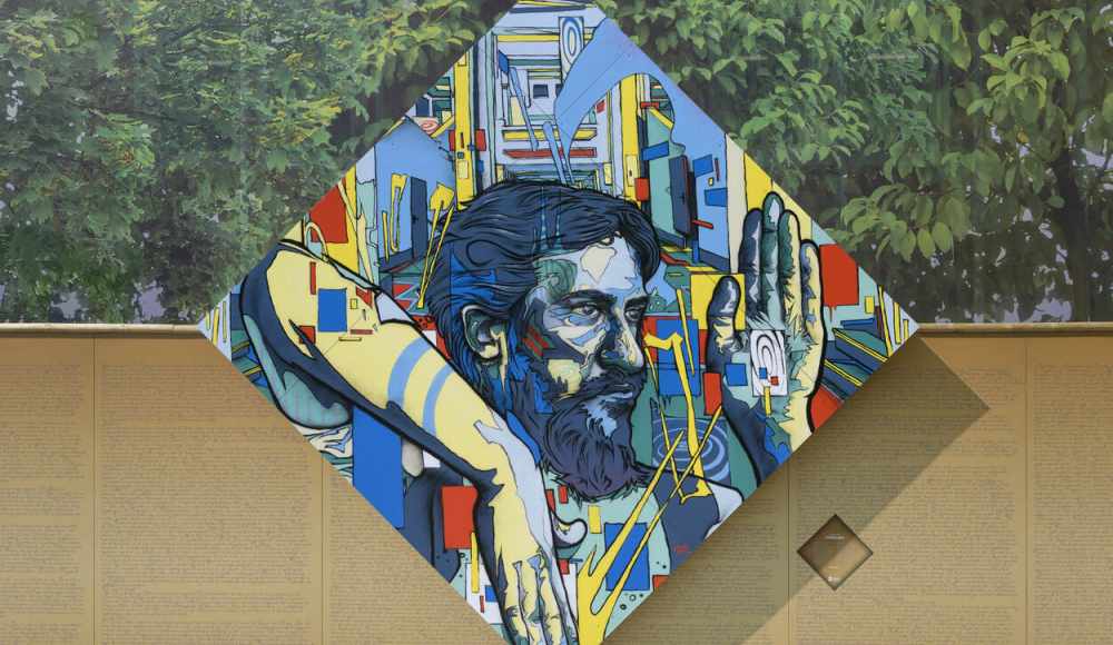 Byron en Elaine Guenther van Studio ZEPA vieren met dit werk de visionaire geest van Piet Mondriaan. En het werk van Mondriaan zoals dat te zien is in Kunstmuseum Den Haag. Foto: Tineke Dijkstra