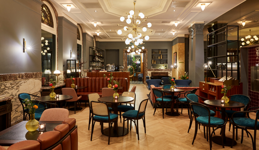 Het stijlvolle en warme interieur van brasserie Stock & Bonds in Hotel Indigo The Hague – Palace Noordeinde Het stijlvolle en warme interieur van brasserie Stock & Bonds in Hotel Indigo The Hague – Palace Noordeinde