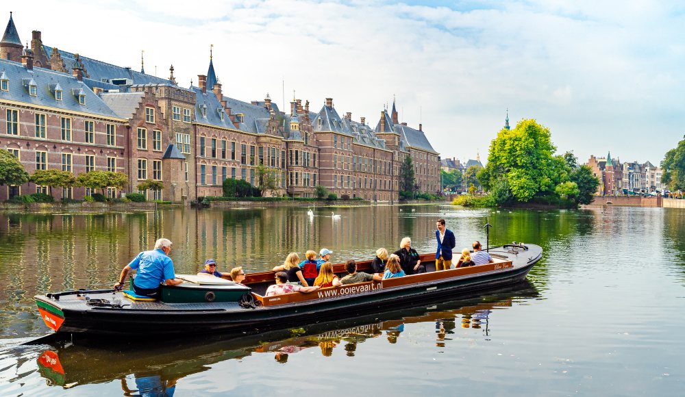 Ooievaart op de Hofvijver in Den Haag Ooievaart op de Hofvijver in Den Haag