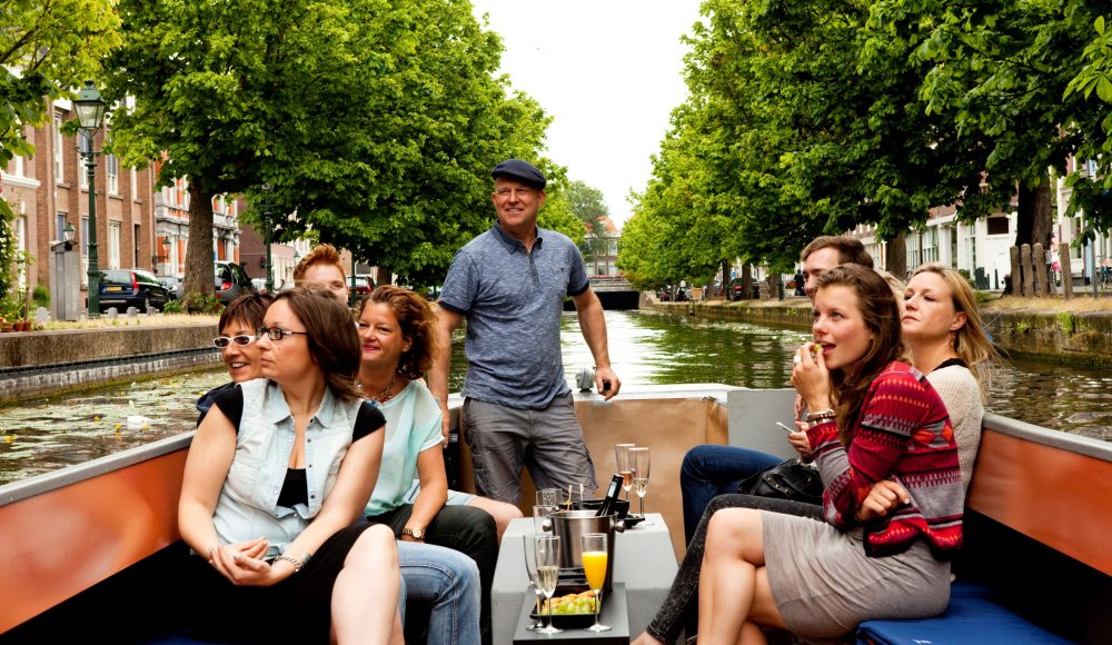 The Hague boat