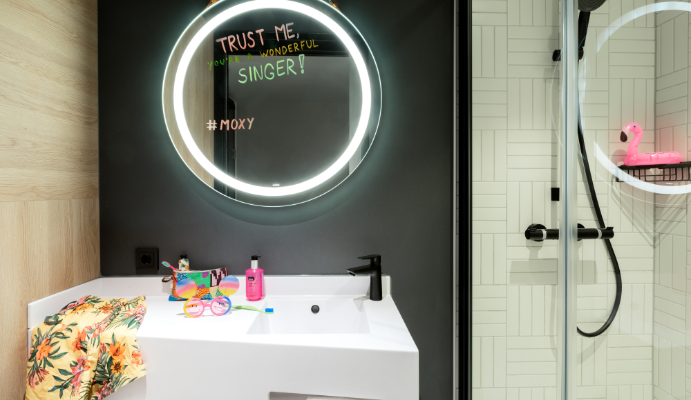 Moxy hotel The Hague badkamer