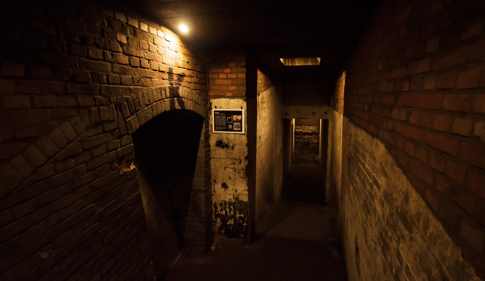 Donkere gang in de bunkers van het Atlantikwall Museum - Locatie KijkduinAtlantikwall Museum - Locatie Kijkduin Donkere gang in de bunkers van het Atlantikwall Museum - Locatie KijkduinAtlantikwall Museum - Locatie Kijkduin