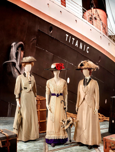 Openingsscene Originele kostuums Lynn Scott uit de film Titanic Openingsscene Originele kostuums Lynn Scott uit de film Titanic
