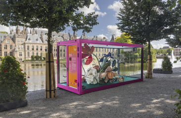 Bloemenpromenade aan de Hofvijver-Lange Vijverberg in Den Haag