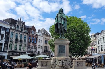 Standbeeld De Witt op de Plaats in Den Haag
