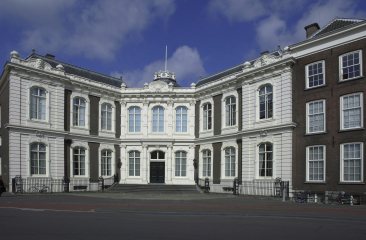 Voorkant van Paleis Kneuterdijk