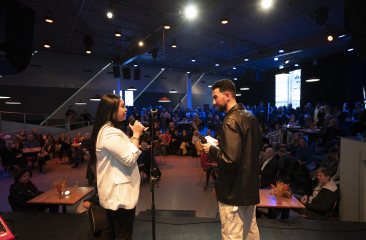Chelsy Valentina en Hasan Gok op het podium (c) Serge Ligtenberg