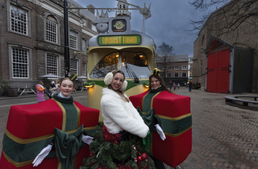 Winterse rondrit in een historische tram. Buitengewoon Scheveningen