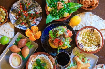 Bij Mezze Scheveningen omarm je de rijke en verfijnde tradities van de Libanese keuken