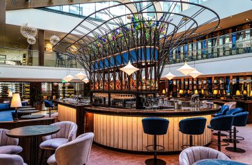 Deze spectaculaire bar staat midden in restaurant BlueBlood.