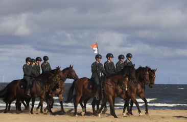 Oefening Prinsjesdag paarden op het strand