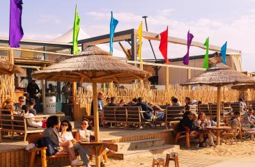 Boomerang Beach Club & Lounge 