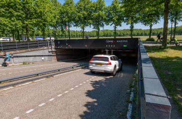 Een auto die een parkeergarage in rijdt (c) Q-Park Een auto die een parkeergarage in rijdt (c) Q-Park