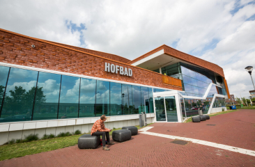 Entree van zwembad Hofbad in Den Haag