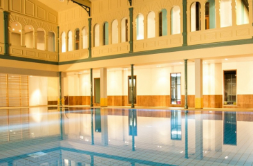 Swimming and swimming pools - Den Haag EN