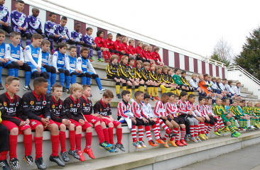 Tribune HVV met jeugd