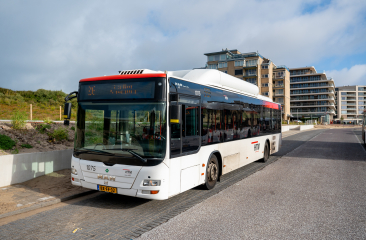 Een HTM-stadsbus geparkeerd in Kijkduin