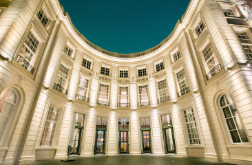 Mooi lit teken van de Koninklijke Schouwburg in Den Haag