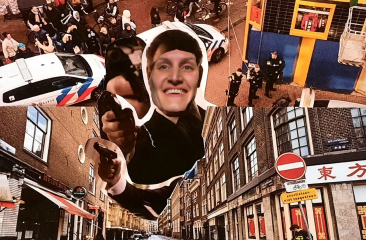 Collage van stedelijke taferelen met politieauto’s, agenten en een grote uitsnede van een lachende persoon met uitgestoken hand, geplaatst over een straatbeeld met Chinese geveltekens