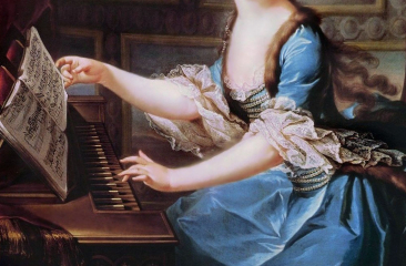 Detail van een klassiek schilderij van een vrouw in een blauw baljurk die klavecimbel speelt en een muziekblad aanraakt.