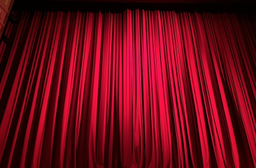 Rode doek van een theater 