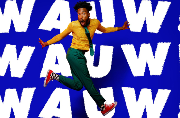 Springende man voor WAUW!-achtergrond